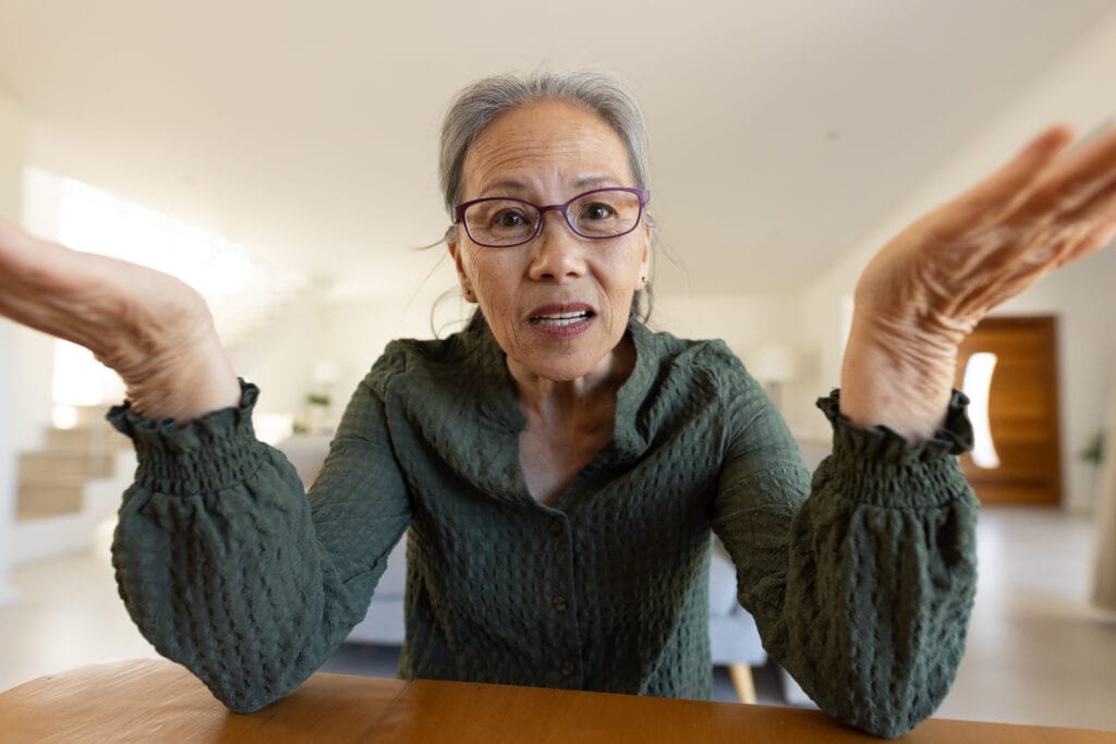 người già khó chịu